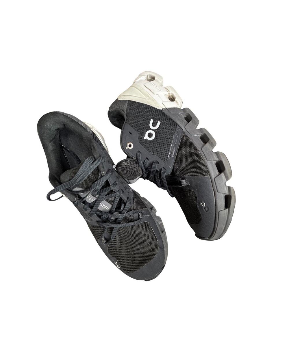 Women's On Cloud flyer 4, Black/White womans sz 10 sneaker shoes